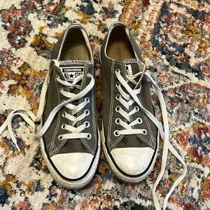 Converse size Mens 8, womens 10